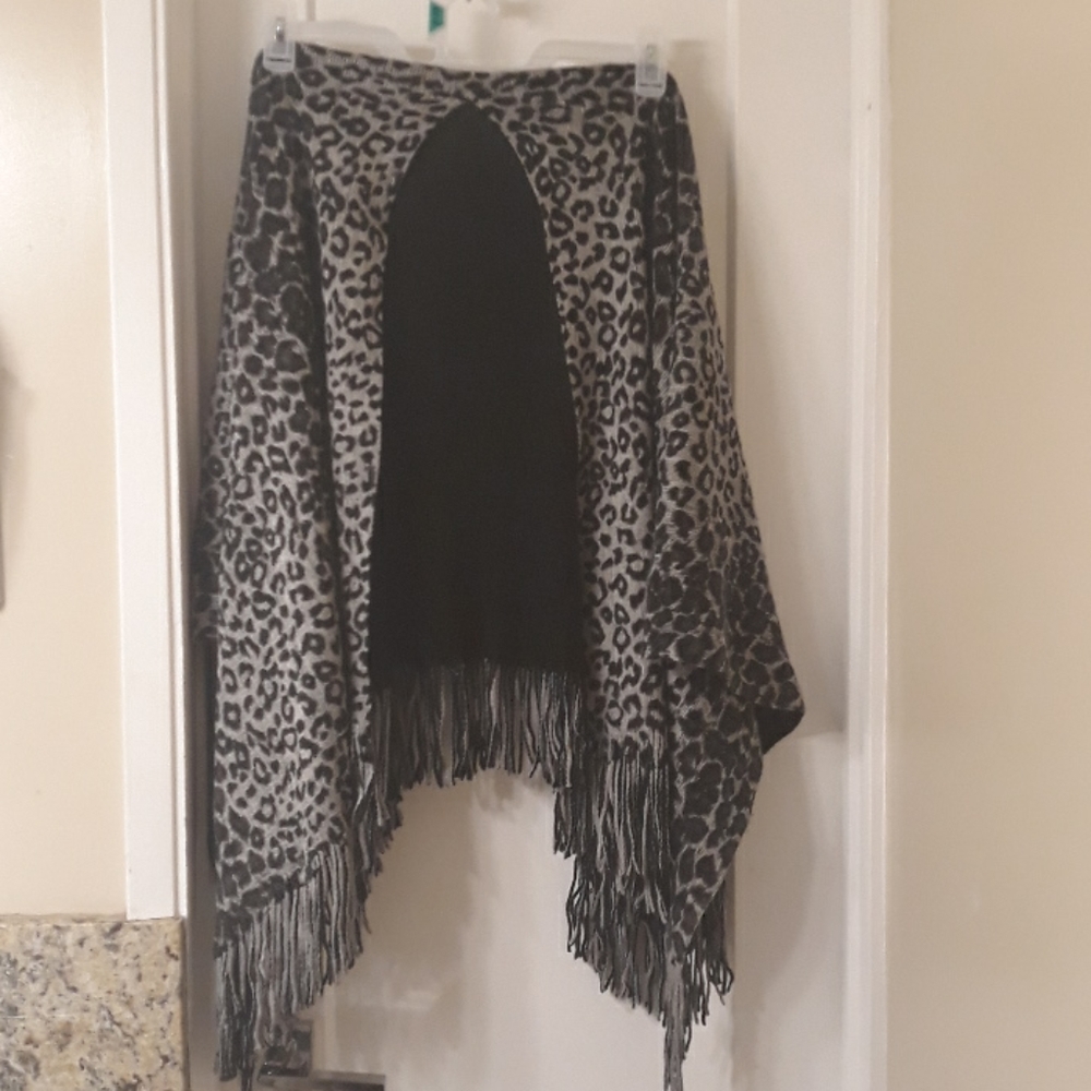 Black and gray leopard print wrap